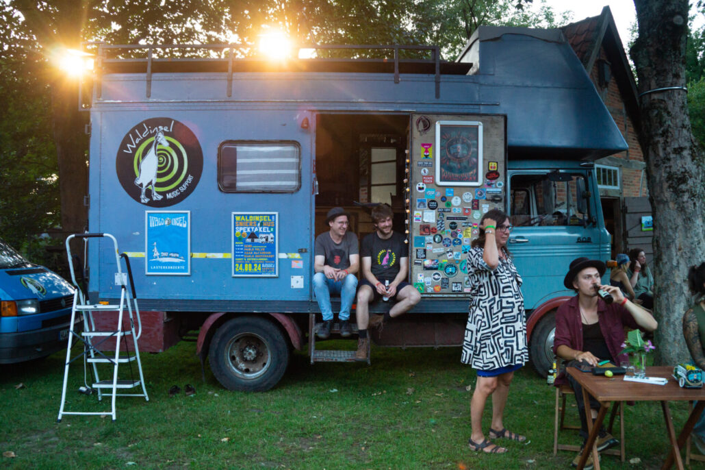 Kim und Simon im Waldinsellaster