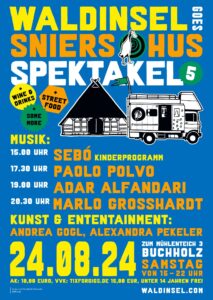 Plakat für das Sniers Hus Spektakel Vol. 5. Zu sehen ist das Line-Up mit Sébo um 15:00, Paolo Polvo um 17:30, Adar Alfandari um 19:00 und Marlo Grosshardt um 20:30 Uhr. Außerdem sind das Datum, der 24.08.2024, und der Ort, das Museumsdorf Seppensen, zu sehen.